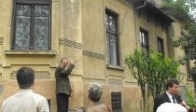 Zászlótartóstól tépték ki a falból a székely lobogót