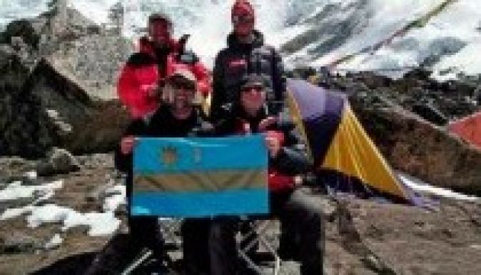 Erőss Zsoltért imádkozik az Erdélyi Kárpát Egyesület