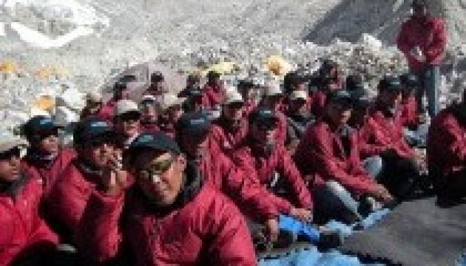 Kipihent serpákat keresnek Erőss Zsolték mentéséhez