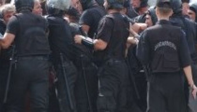 Rendőri erőszakért bírálja Romániát az Amnesty International