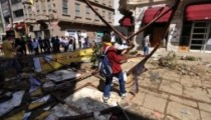 Kormányellenes tüntetés Isztambulban