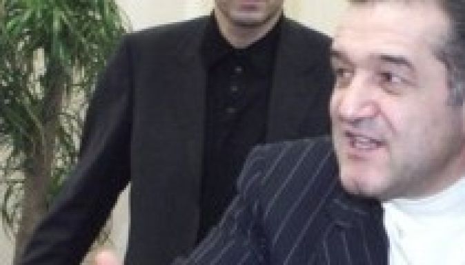 Három év börtön Becalinak, egy év felfüggesztett Pițurcának