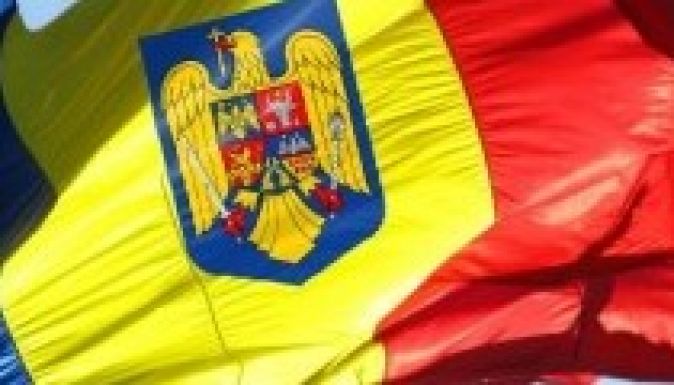 Alkotmánymódosítás: tilos meggyalázni a román zászlót