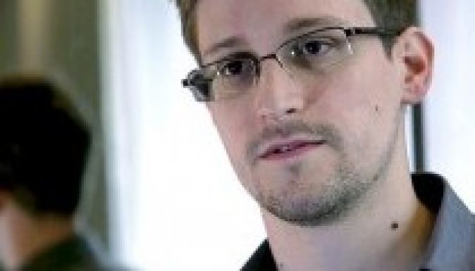 Kémkedéssel, lopással és fecsegéssel vádolják Edward Snowdent