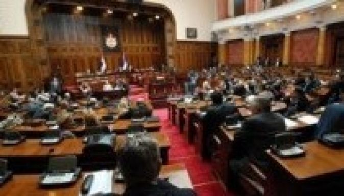 Nyilatkozatban ítélte el a szerb parlament a délvidéki vérengzéseket