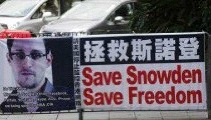 „Biztonságban van” Hong Kongban a kémkedéssel vádolt Snowden