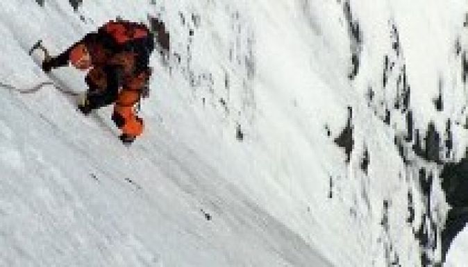 Pakisztáni rendőrök vigyáznak a Himalájában Török Zsolték szakácsára