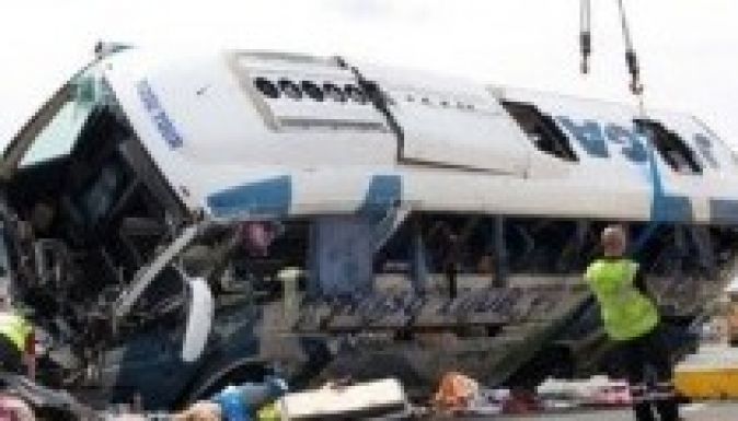 Montenegrói baleset: elvakíthatta a napfény a busz vezetőjét