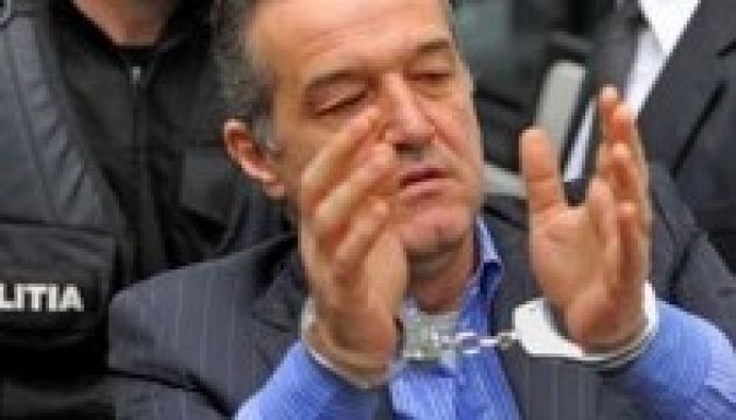 Fél évvel megtoldották Gigi Becali börtönbüntetését