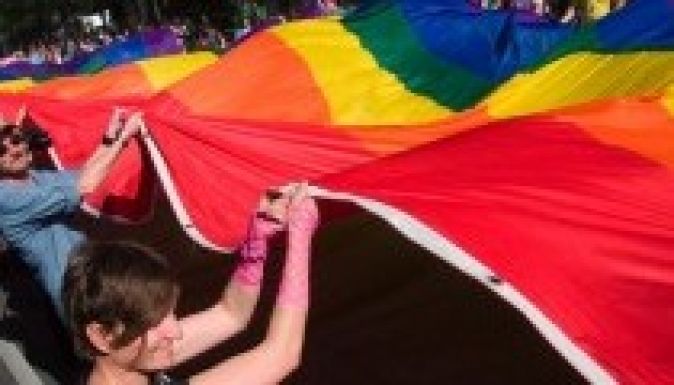 A székely zászló mellé kerül a meleg közösség szimbóluma?