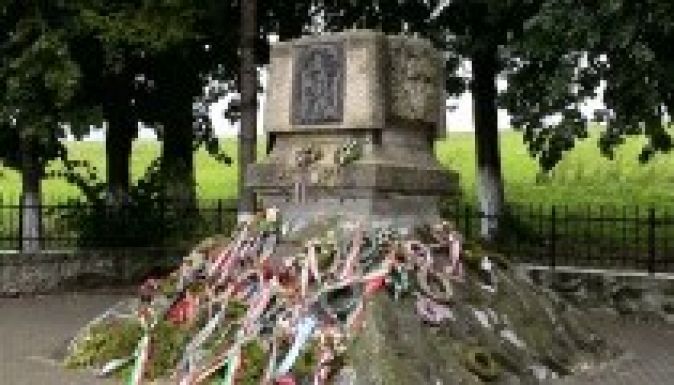 Megrongálták az ispánkúti Petőfi-emlékművet