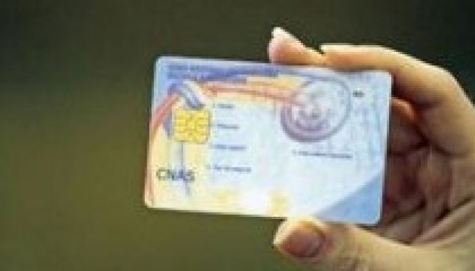 Aradra érkeznek az első egészségügyi kártyák