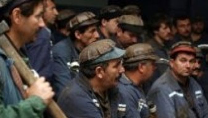 Tiltakozás a Zsil völgyében: több száz bányász maradt a mélyben