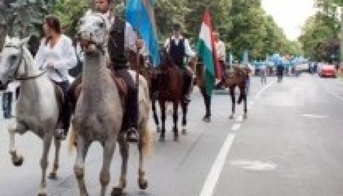 Feljelentik a székely zászlót meggyalázó román nőt