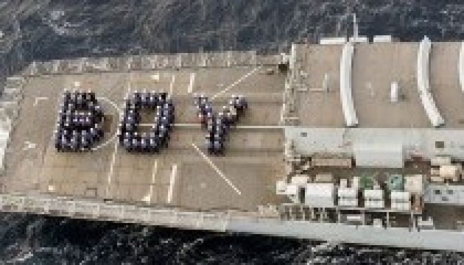 Tízezrek ünnepelték London utcáin a trónörökös születését (GALÉRIA)