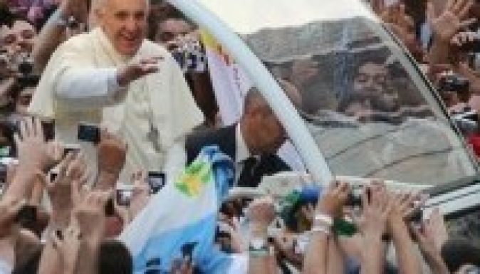 Nem ítéli el a melegeket Ferenc pápa