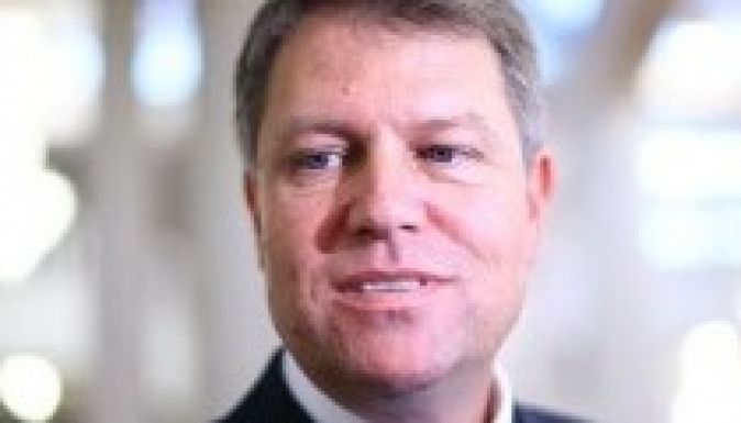 Törvényszegéssel vádolja Klaus Johannist az ANI