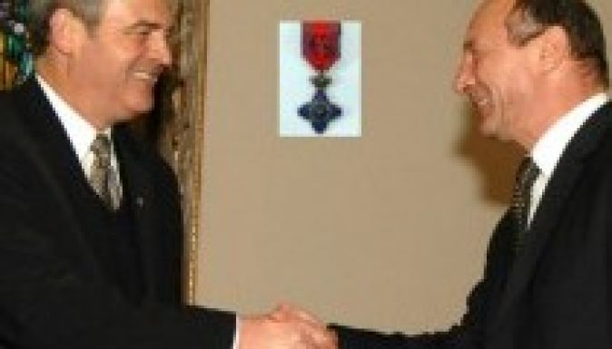 Elveszik Tőkéstől a Románia Csillaga érdemrendet?