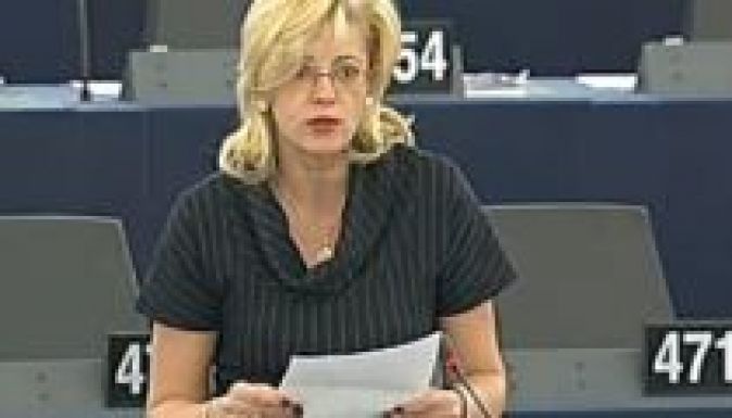 Tőkés László megbüntetését kérte Martin Schulztól Corina Crețu