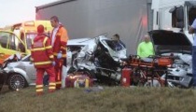 Súlyos tömegbaleset volt Budapest közelében péntek hajnalban