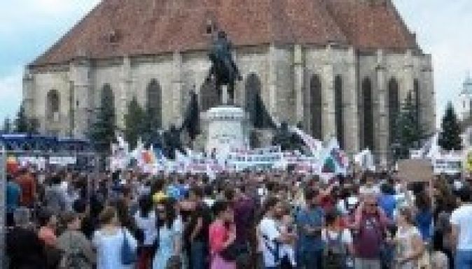 Verespatak: újabb tiltakozás Kolozsvár főterén