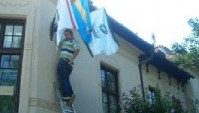 Újból kitűzték a székely zászlót az EMNT székházára