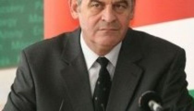 Csütörtökön döntenek Tőkés kitüntetésének visszavonásáról