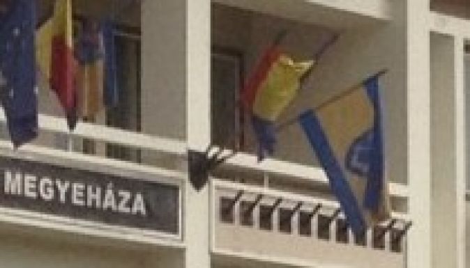 A „Megyeháza” felirat is zavarja a háromszéki prefektust