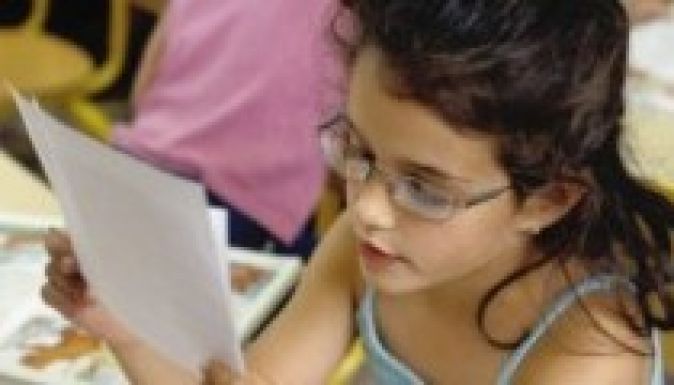 Nem emelik a gyermeknevelési támogatást