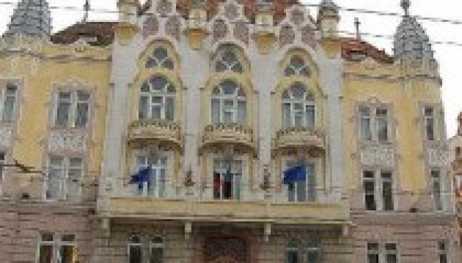 Az intézményvezetők tömeges menesztésével jár a decentralizáció