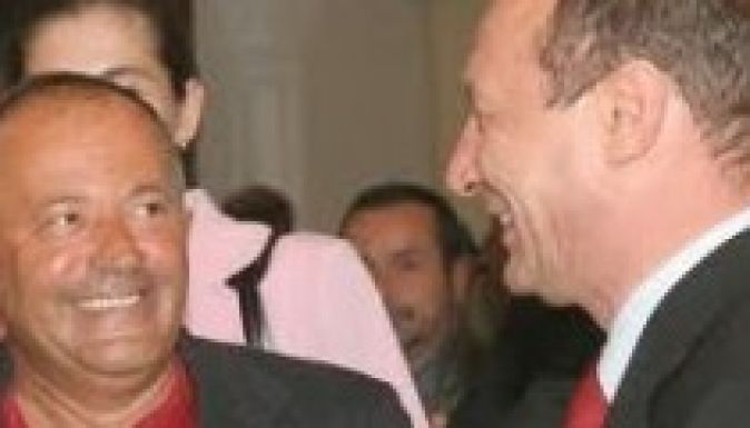 Traian Băsescu 100 lejt követel az őt rágalmazó  Sorin Roșca Stănescutól
