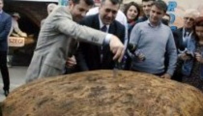 A Rekordok Könyvébe került Diószegi László óriáskenyere