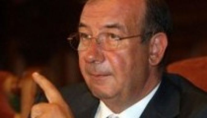 Inog a CEC Bank igazgatójának a széke