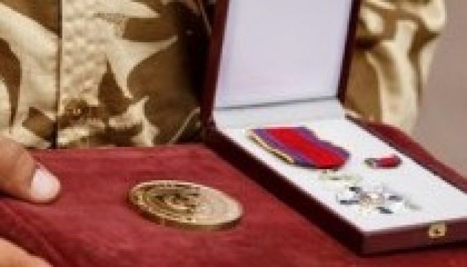 Személyesen védi meg Románia Csillagát Tőkés László