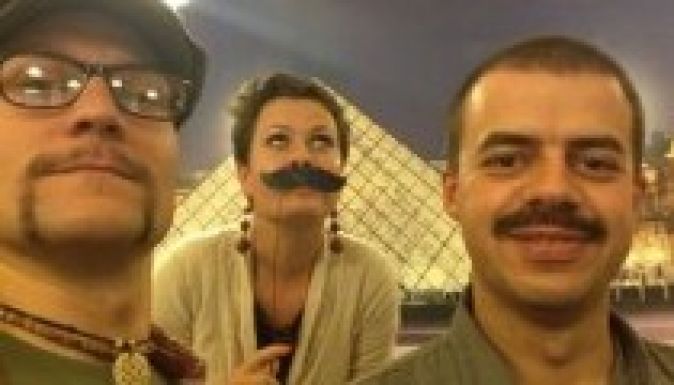 Növesszünk bajuszt, mentsünk meg egy manust!