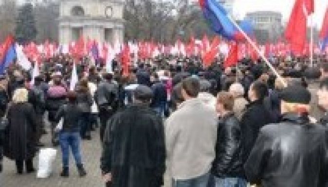 Tízezrek tüntettek az unió ellen Moldovában