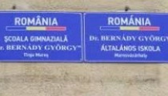 Megjelentek a kétnyelvű feliratok a marosvásárhelyi iskolákon