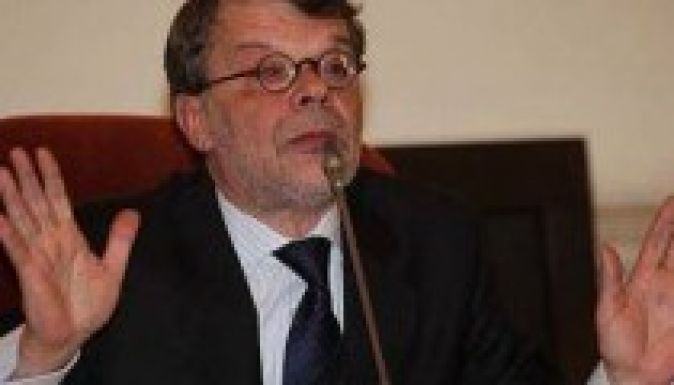 Bocsánatot kért a HIV-megelőzés költségeit sokalló Daniel Barbu