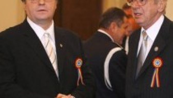 Vadim Tudor harcostársát jelöli a szenátus alkotmánybírónak