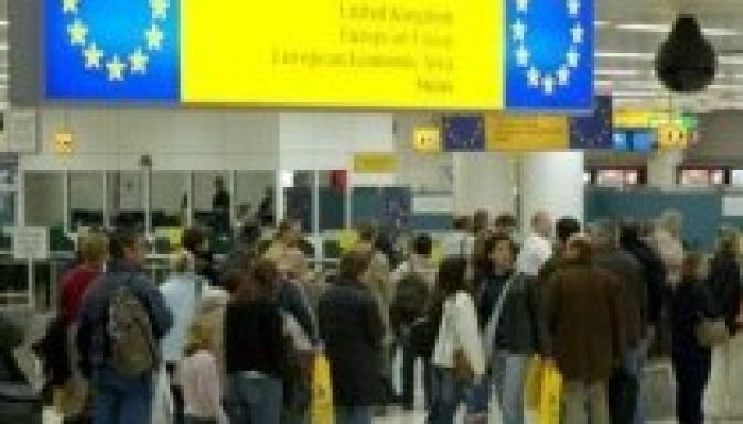 Hivatalos: London januártól szigorítja bevándorláspolitikáját