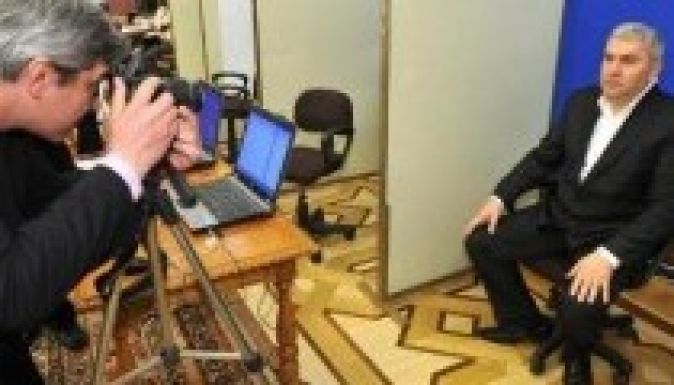 Majdnem elgázolta az ügyészeket a menekülő parlamenti képviselő