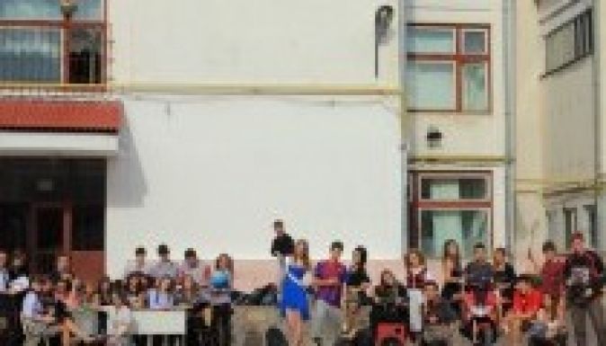 Erőszakkal egyenruhásítanák a Mikes diákjait?