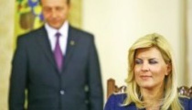 Kilépett a PDL-ből és Băsescu pártjához szegődött Elena Udrea