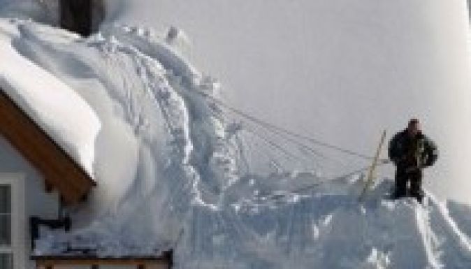 Kritikus hóhelyzet és lavinaveszély Ausztriában