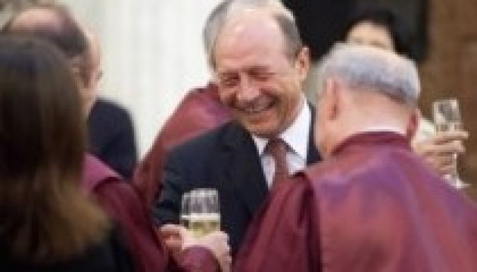 Băsescu szerint kudarc az alkotmánymódosítási kísérlet