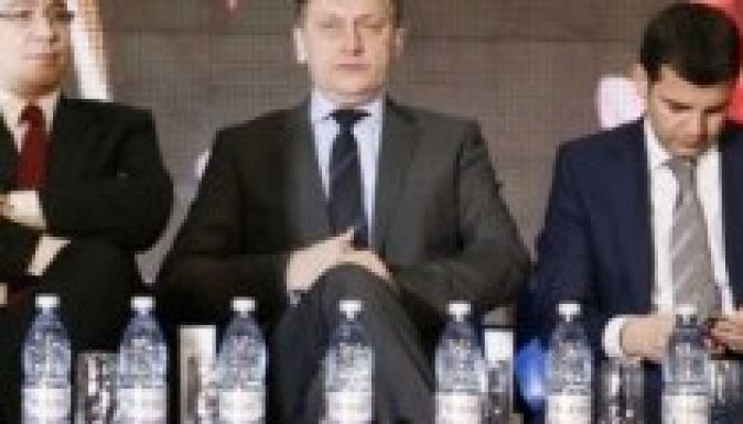 Az utolsókat rúgja a Szociál-Liberális Szövetség (USL)