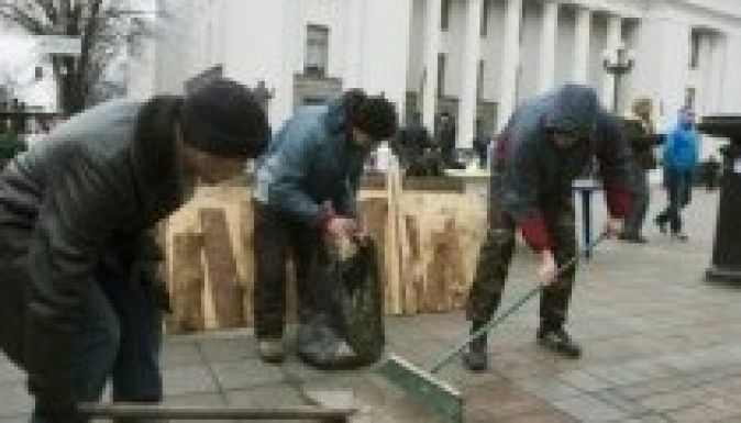 Janukovics: az új ukrán hatalom szüntesse be a garázdálkodást!