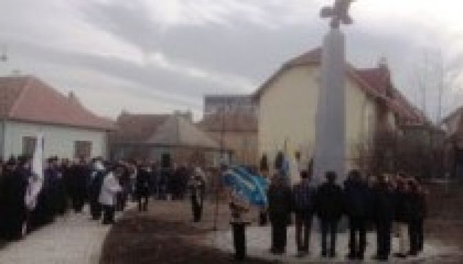 Turulszobrot avattak a Székely Szabadság Napján Sepsiszentgyörgyön