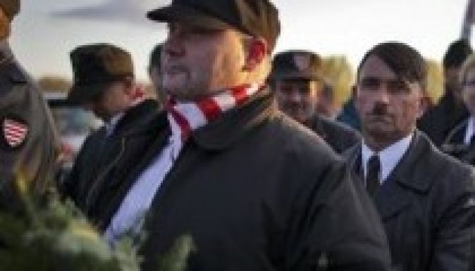 Jobbik: a Fidesz mankójától a romagyilkosságokig