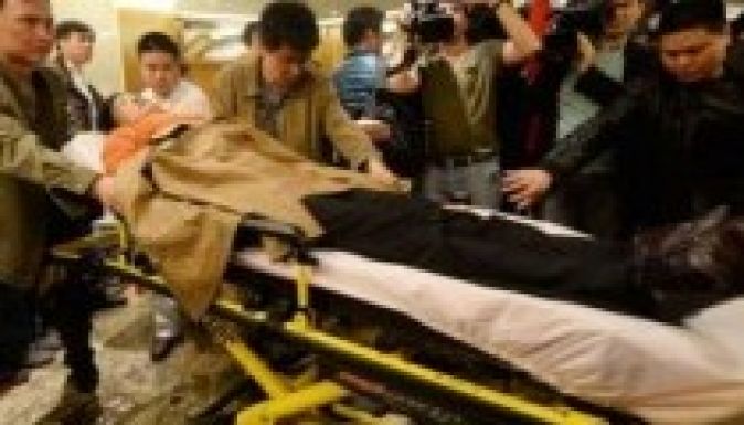 Eltűnt repülőgép: orvosi segítségre szorultak a gyászoló rokonok